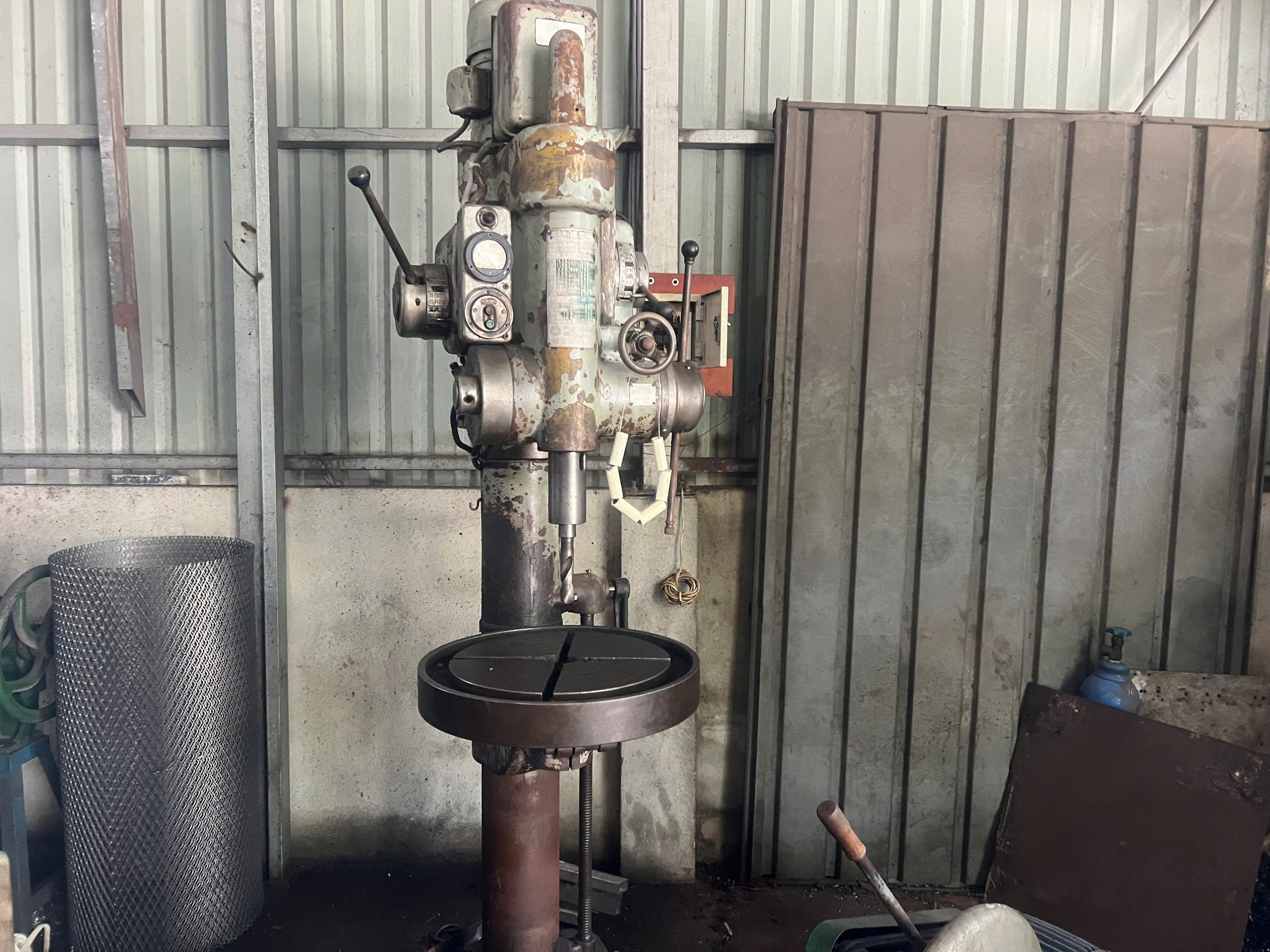 Vertical drilling machine.jpg